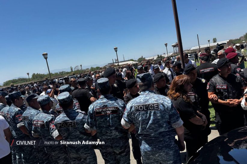 Ermenistan'da “Darbe girişimi” soruşturması: STK’lardan farklı tutum